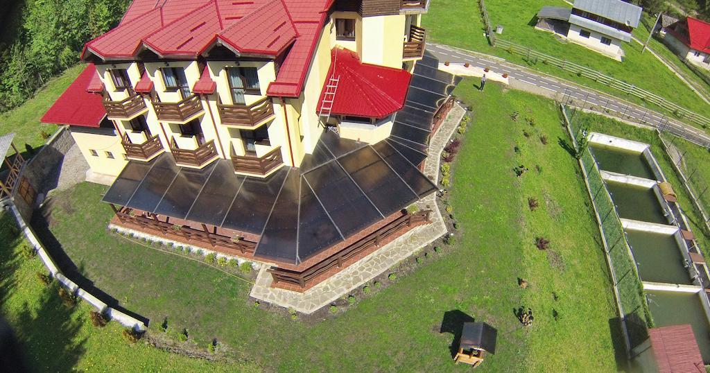 Pensiunea Geona Poiana Teiului Exterior foto