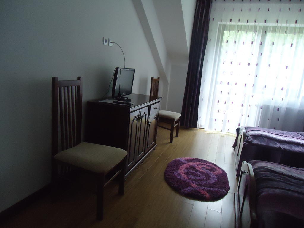 Pensiunea Geona Poiana Teiului Zimmer foto